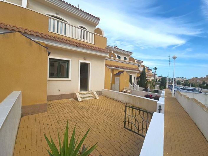 Image No.18-3 Bed Townhouse for sale