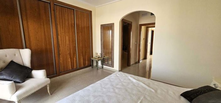 Image No.21-3 Bed Townhouse for sale