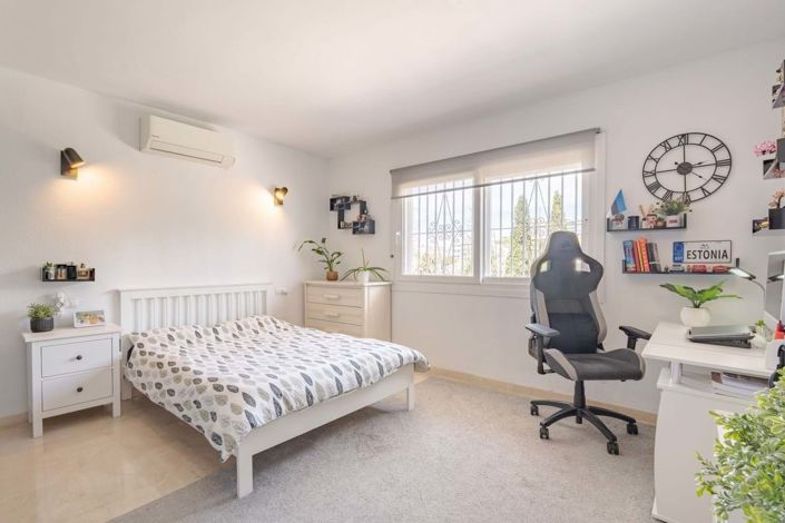 Image No.32-3 Bed Semi-Detached for sale
