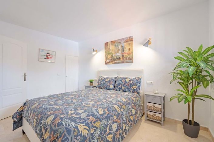 Image No.37-3 Bed Semi-Detached for sale