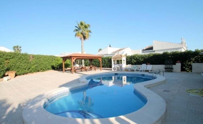 Image No.2-Villa de 5 chambres à vendre à Orihuela Costa