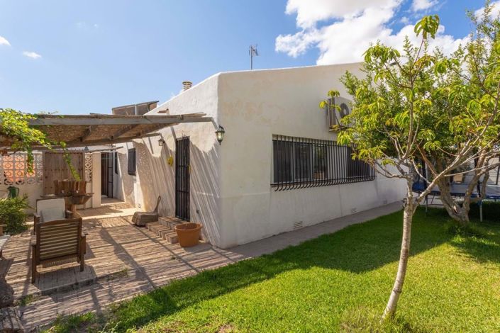 Image No.27-4 Bed Townhouse for sale