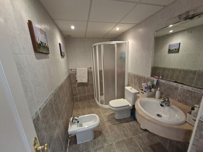 Image No.32-3 Bed Townhouse for sale