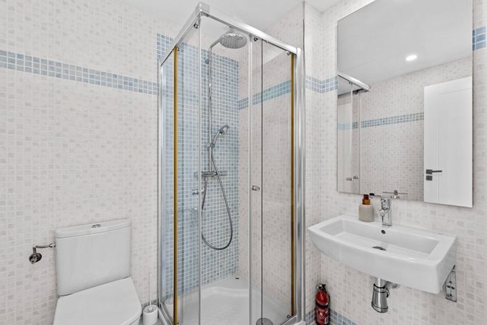 Image No.18-3 Bed Townhouse for sale