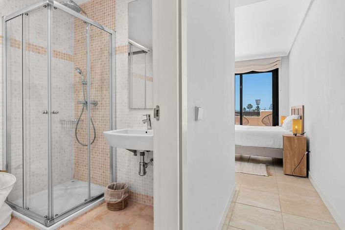 Image No.19-3 Bed Townhouse for sale