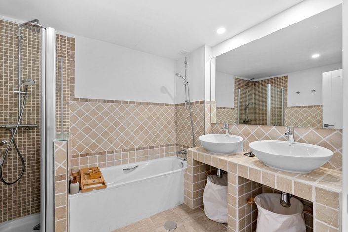 Image No.24-3 Bed Townhouse for sale