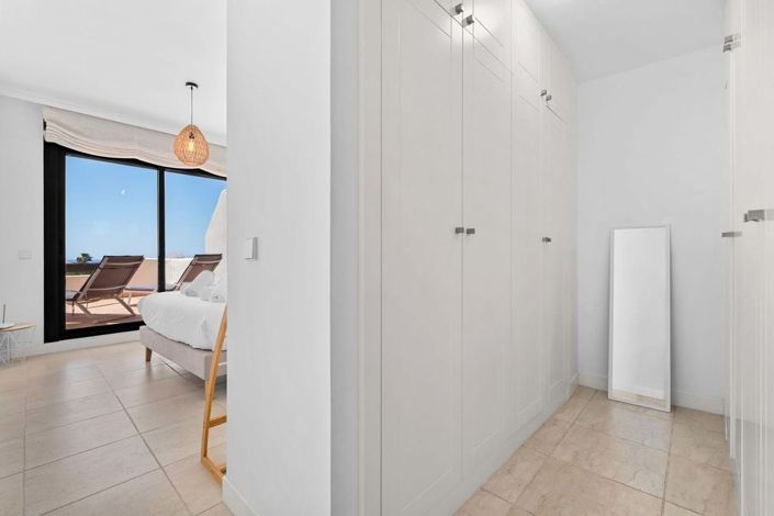 Image No.25-3 Bed Townhouse for sale