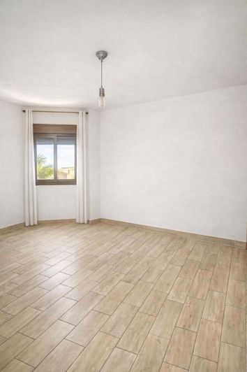 Image No.14-3 Bed Townhouse for sale