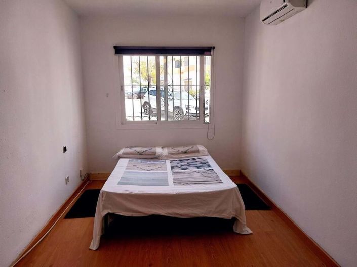 Image No.14-4 Bed Townhouse for sale
