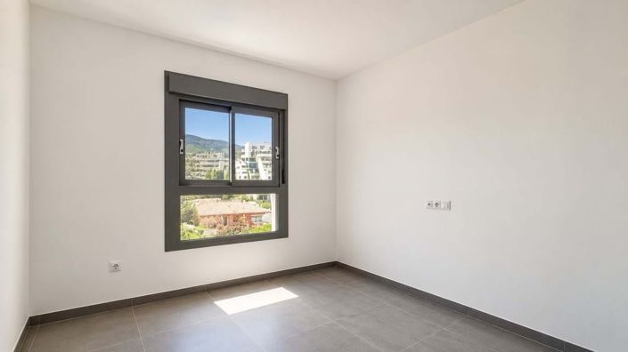 Image No.10-3 Bed Apartment for sale