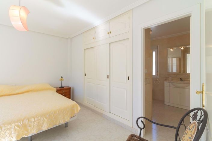 Image No.10-3 Bed Apartment for sale