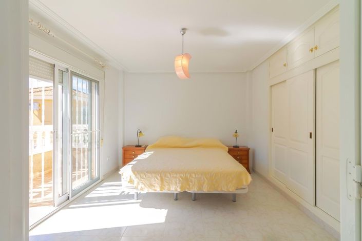 Image No.11-3 Bed Apartment for sale