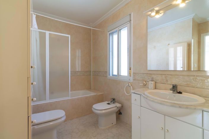 Image No.9-3 Bed Apartment for sale