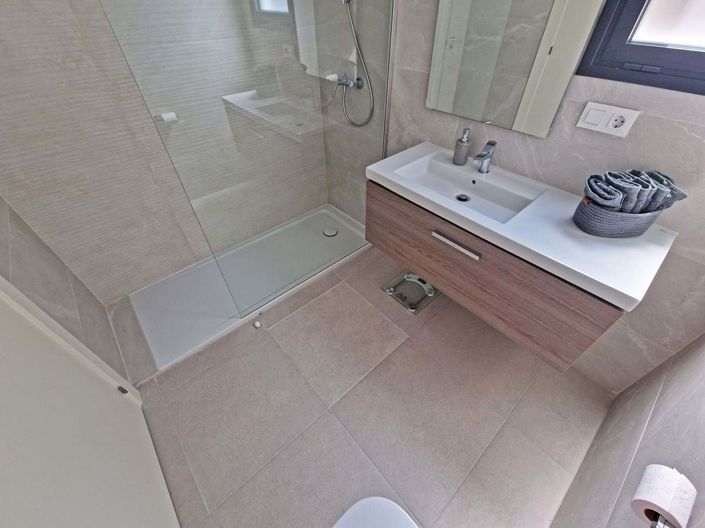 Image No.20-2 Bed Apartment for sale