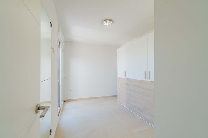 Image No.34-3 Bed Townhouse for sale