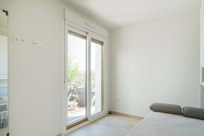 Image No.37-3 Bed Townhouse for sale