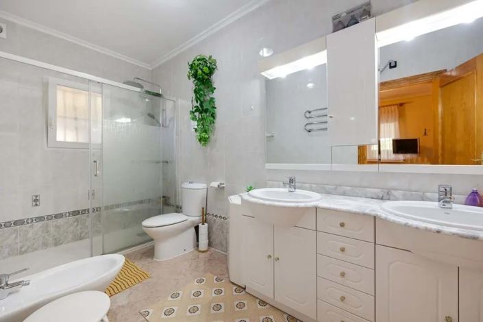 Image No.17-3 Bed Apartment for sale