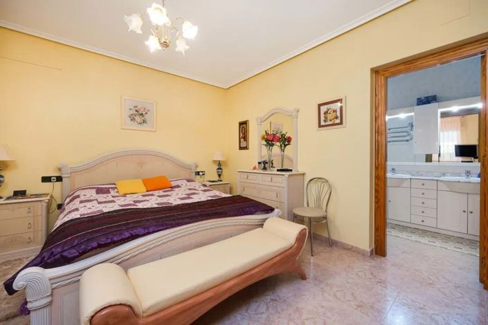 Image No.18-3 Bed Apartment for sale