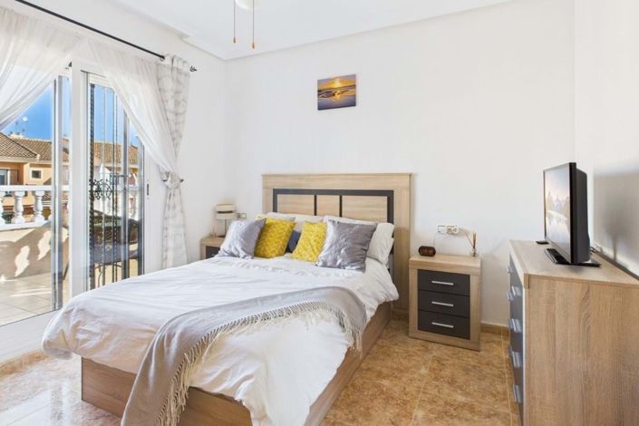 Image No.16-2 Bed Townhouse for sale