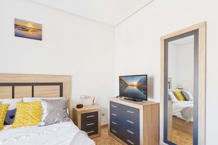 Image No.18-2 Bed Townhouse for sale