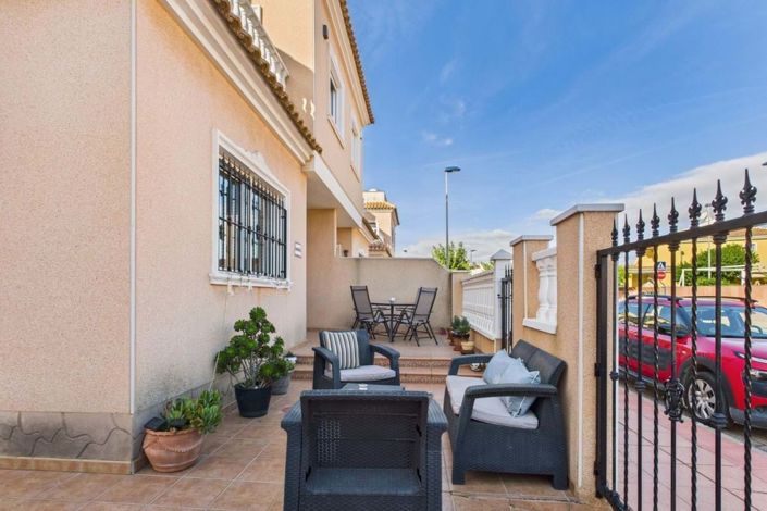 Image No.2-2 Bed Townhouse for sale