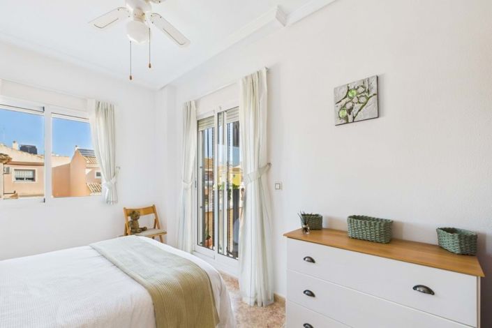 Image No.22-2 Bed Townhouse for sale