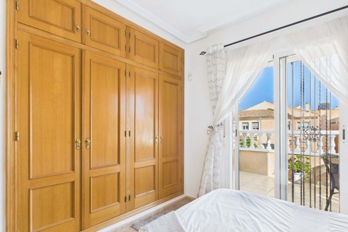 Image No.23-2 Bed Townhouse for sale