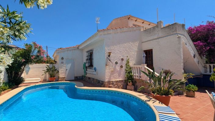 Image No.2-4 Bed Villa for sale