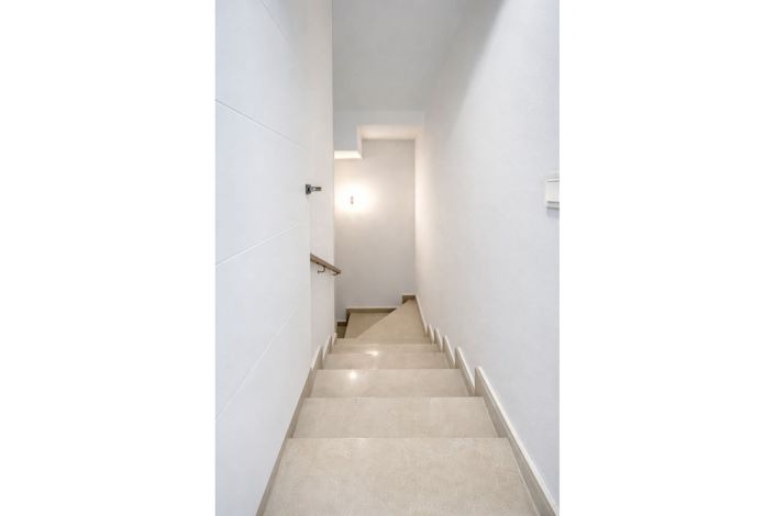 Image No.17-3 Bed Apartment for sale