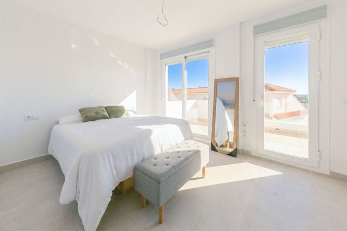 Image No.17-2 Bed Semi-Detached for sale