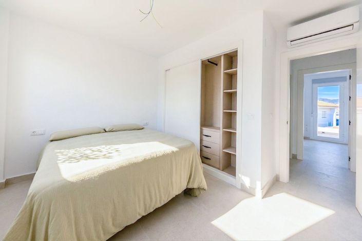 Image No.18-2 Bed Semi-Detached for sale
