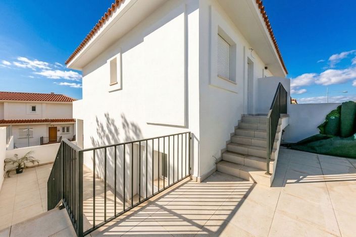 Image No.22-2 Bed Semi-Detached for sale