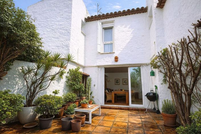 Image No.30-1 Bed Townhouse for sale