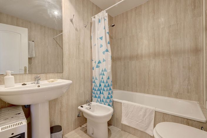 Image No.12-4 Bed Townhouse for sale