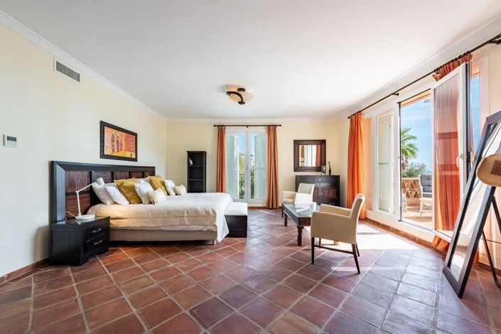 Image No.2-5 Bed Villa for sale