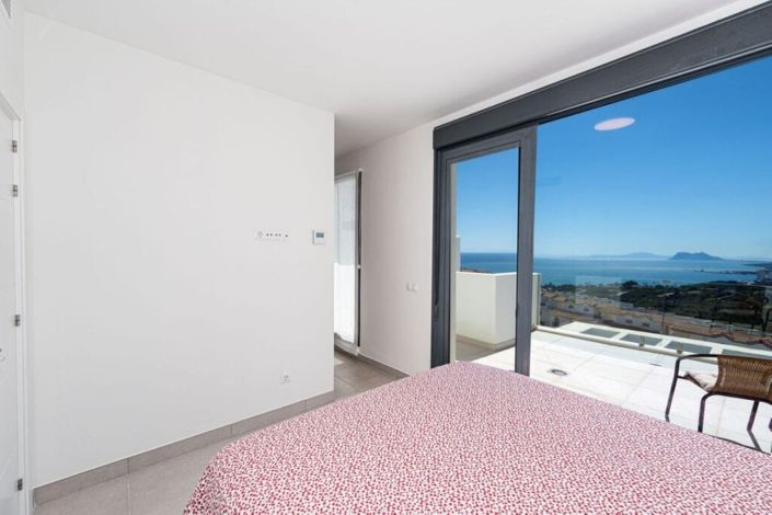 Image No.21-4 Bed Townhouse for sale