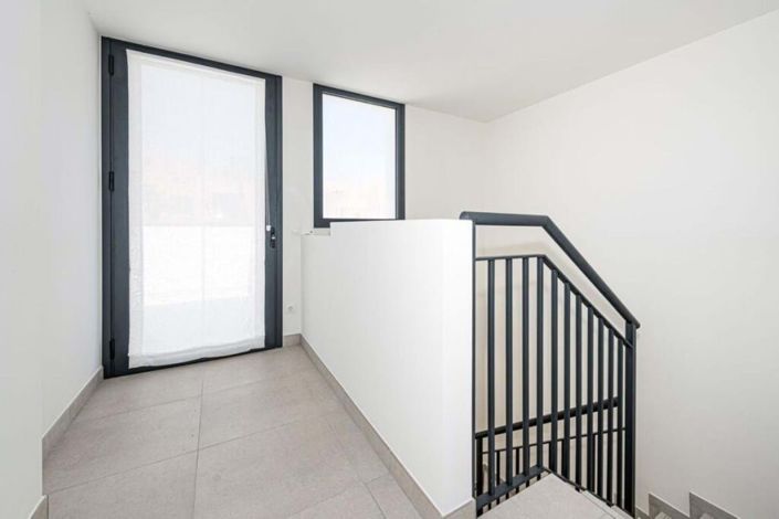 Image No.22-4 Bed Townhouse for sale