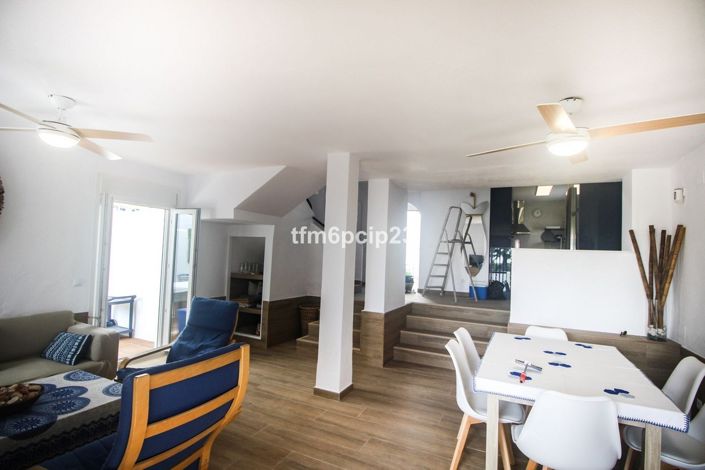 Image No.19-4 Bed Semi-Detached for sale
