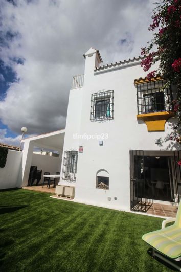Image No.30-4 Bed Semi-Detached for sale