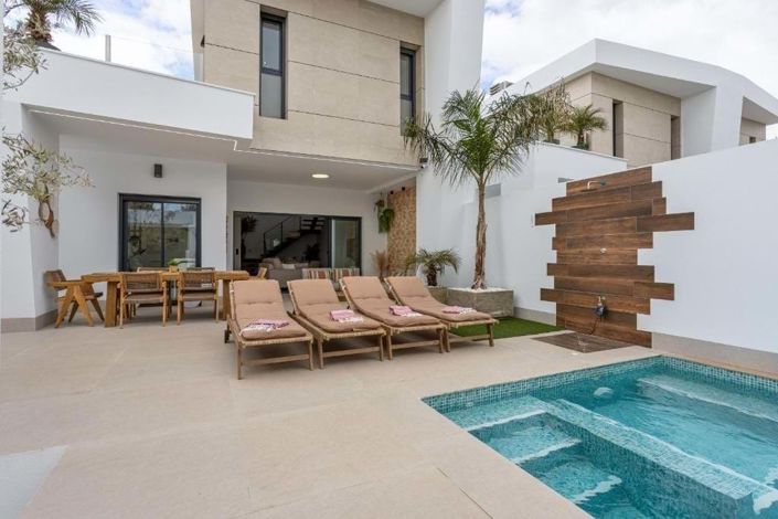 Image No.3-3 Bed Villa for sale