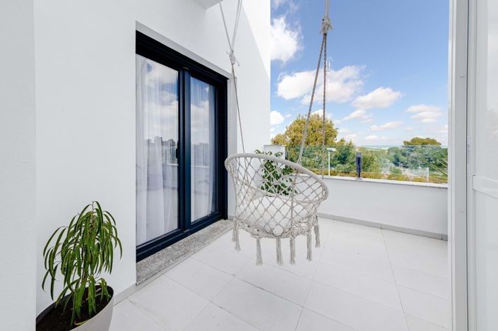 Image No.32-3 Bed Townhouse for sale