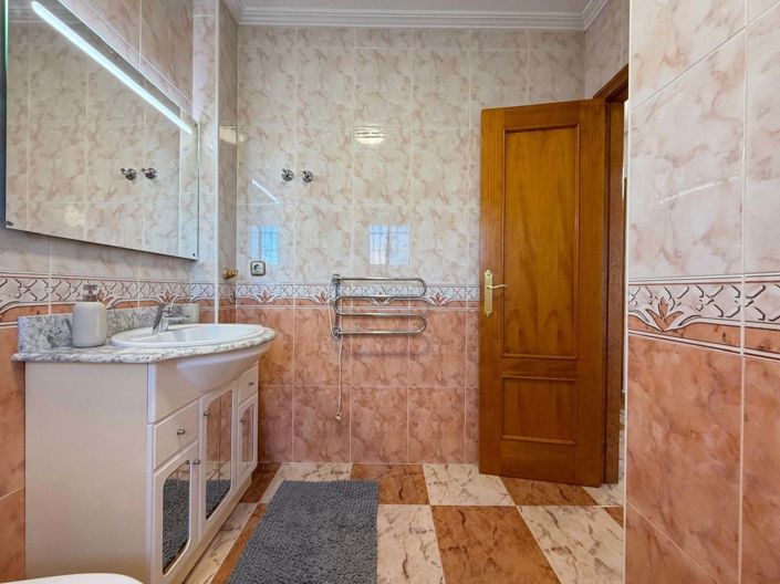 Image No.30-2 Bed Townhouse for sale