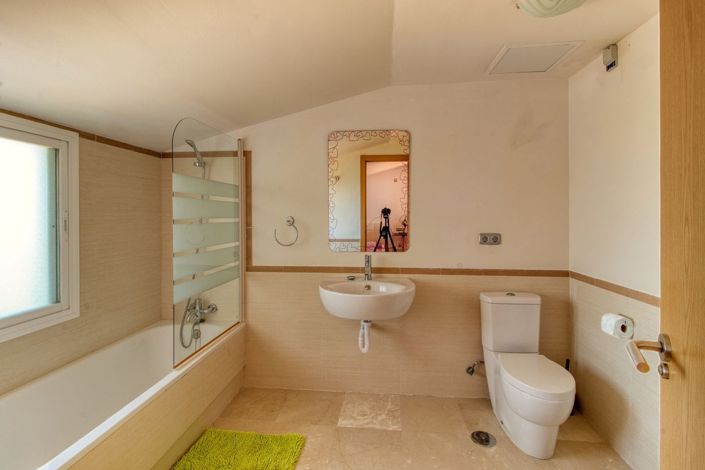 Image No.34-4 Bed Townhouse for sale