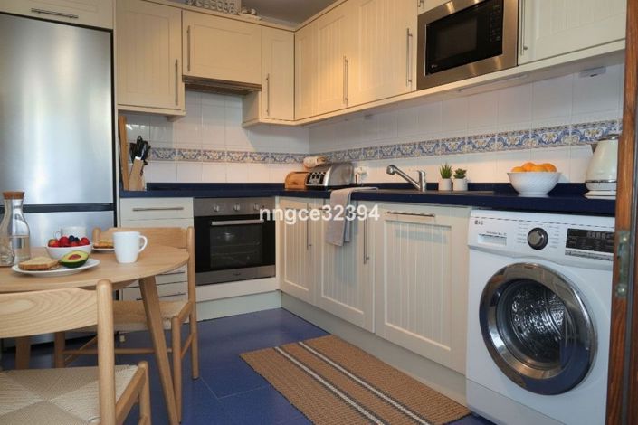 Image No.14-4 Bed Semi-Detached for sale