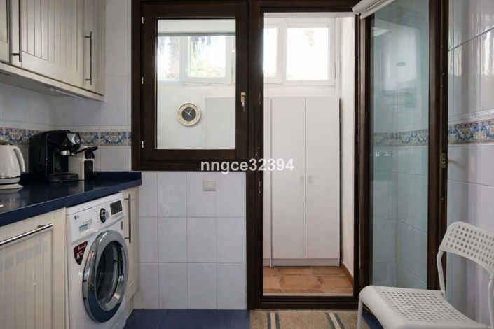 Image No.16-4 Bed Semi-Detached for sale