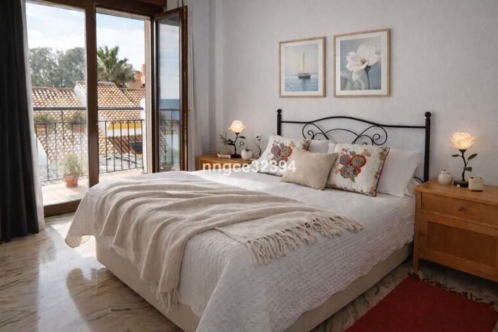 Image No.21-4 Bed Semi-Detached for sale
