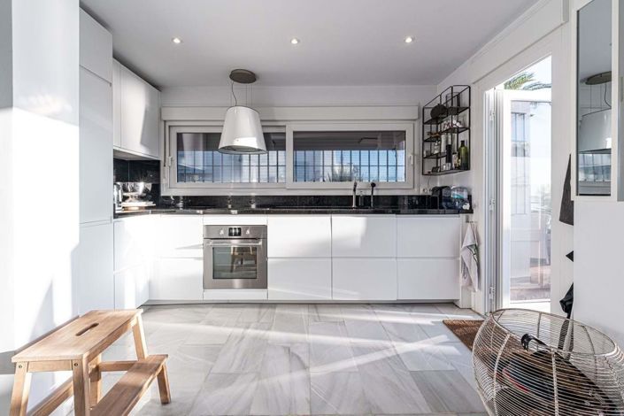 Image No.16-2 Bed Semi-Detached for sale