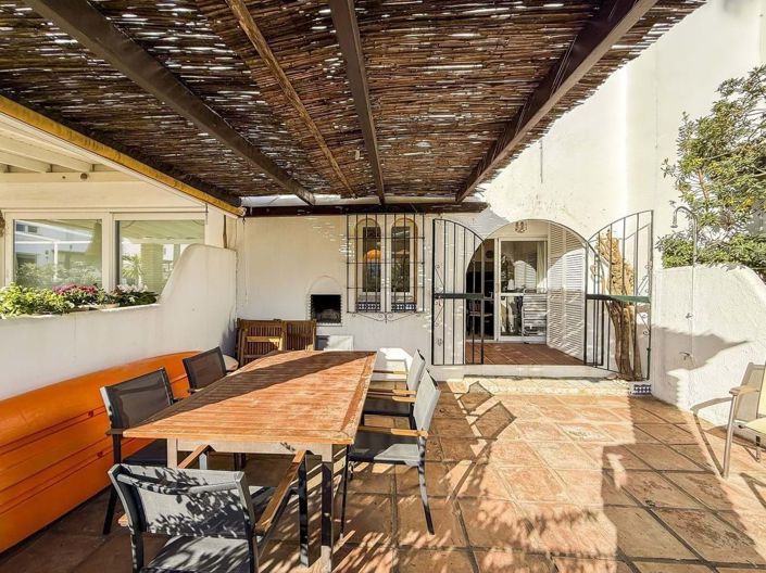 Image No.18-5 Bed Townhouse for sale
