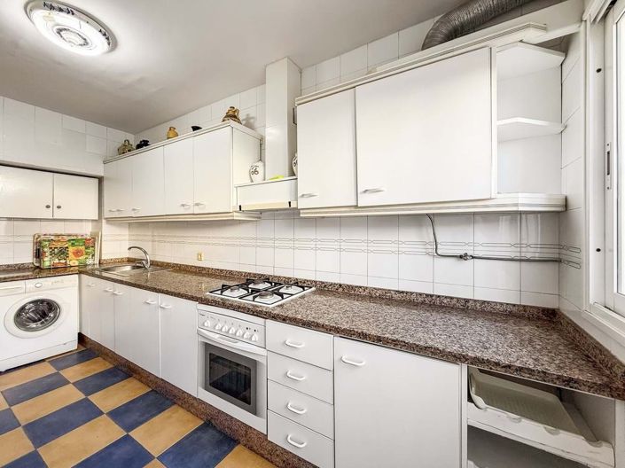 Image No.21-5 Bed Townhouse for sale