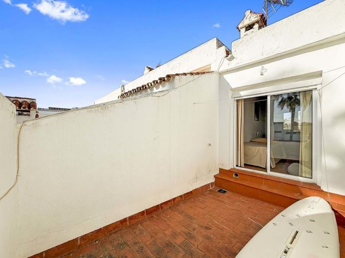 Image No.27-5 Bed Townhouse for sale